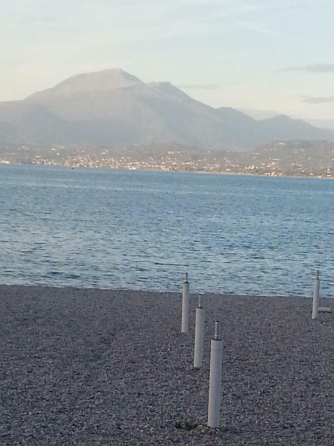 Peschiera Appartamenti Vacanze Peschiera del Garda Exterior photo